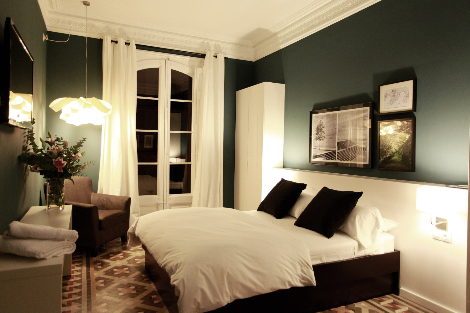 Elegant bedroom with private bathroom at Bed & Break